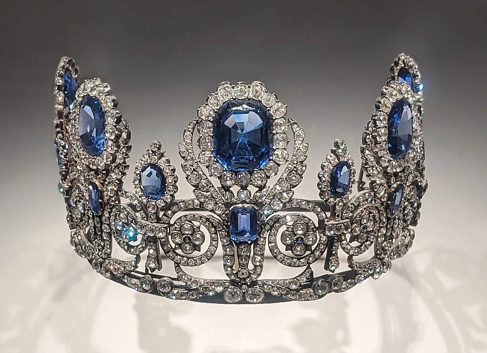 A tiara with sapphire gemstones on it.