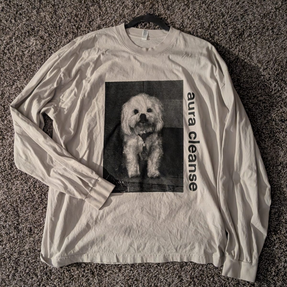 A long sleeve shirt with a picture of a dog and the words "aura cleanse" next to it.