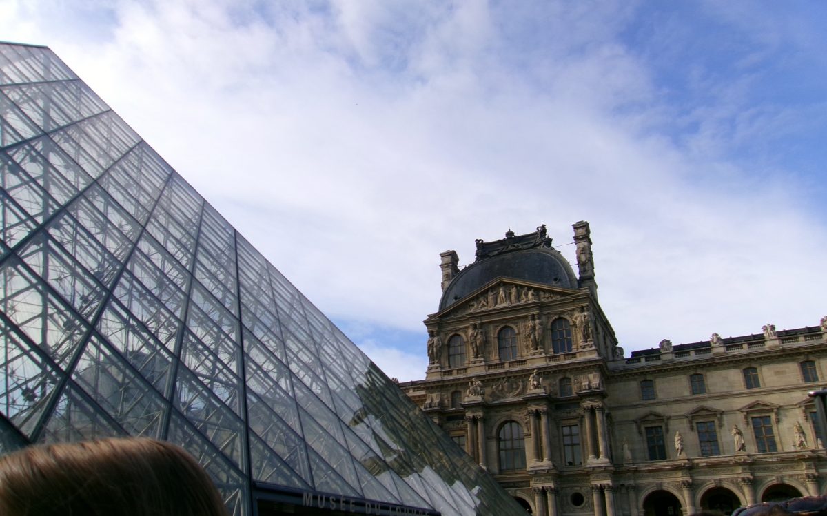 The Louve pyramid from an angle