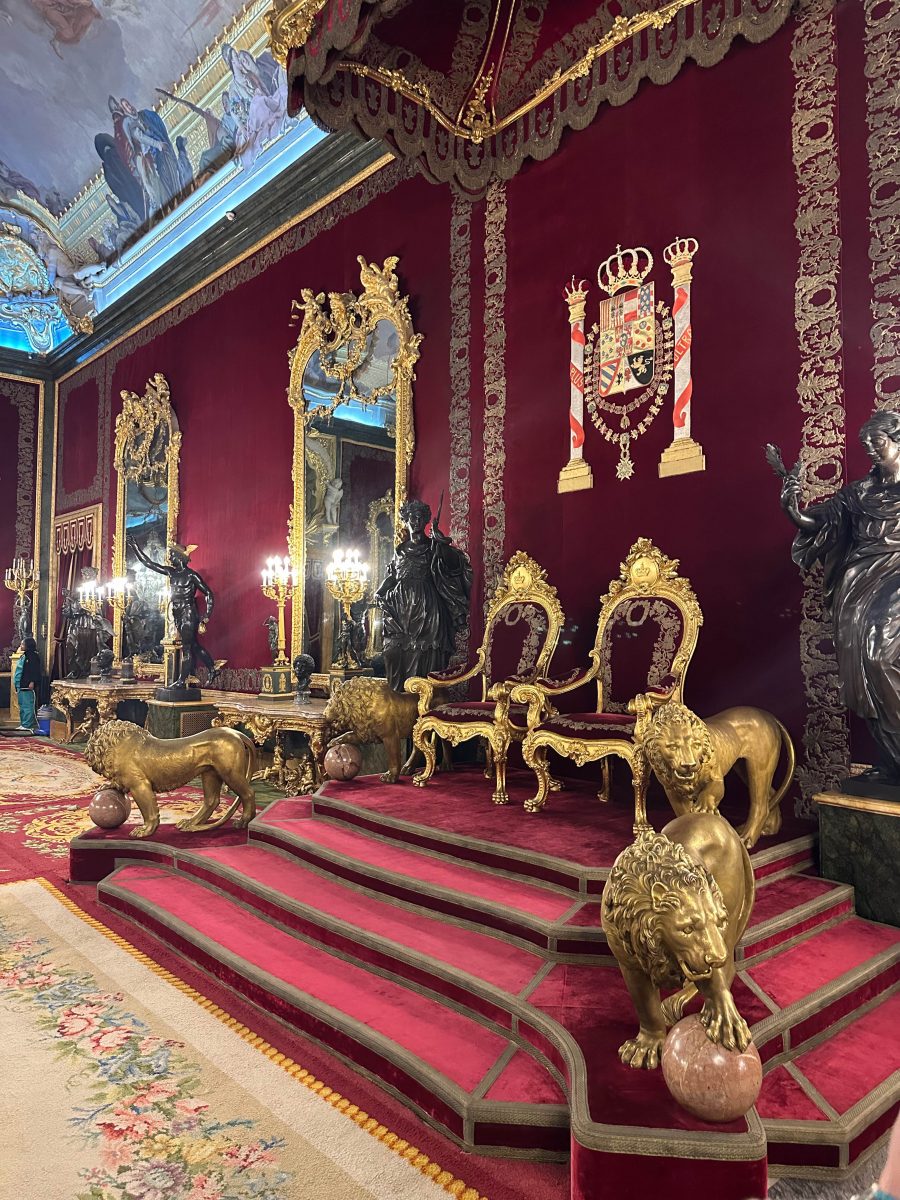 Two golden chairs elevated in a prestigiously decorated room