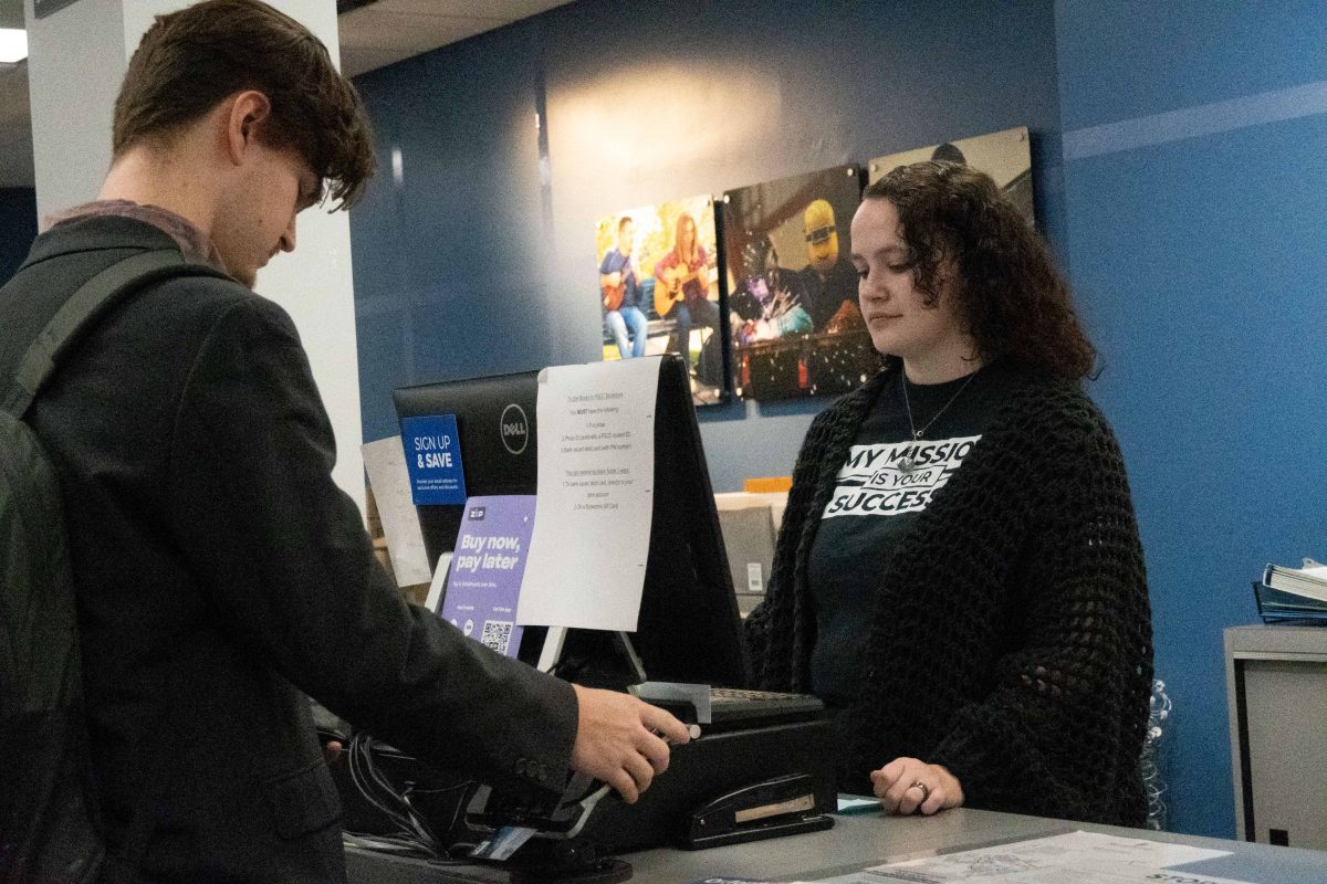 William Prince (left) purchasing index cards from Kacie Owens (right) in the Pellissippi Bookstore.