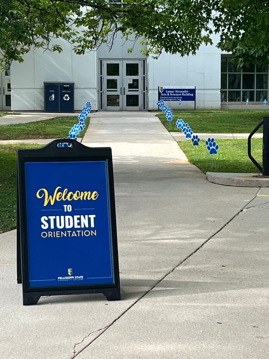 New Student Orientation sign on campus